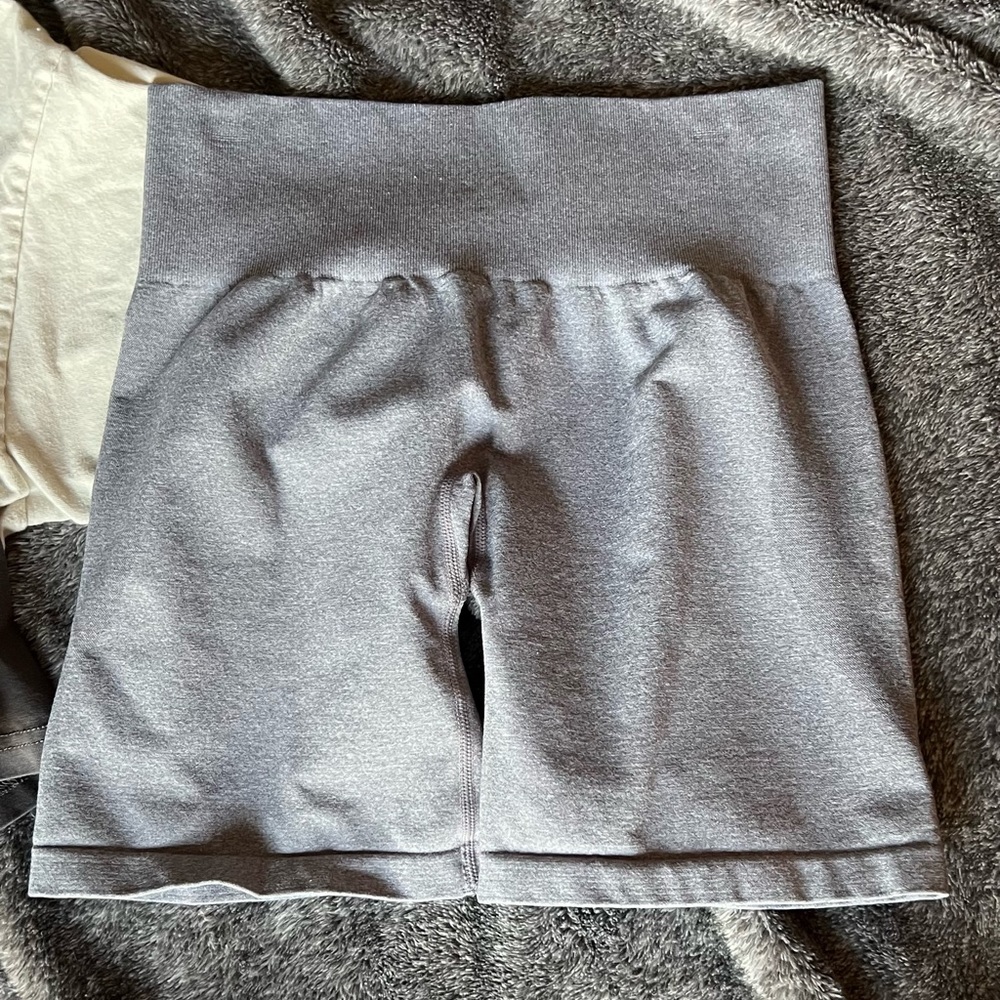 Contour seamless shorts